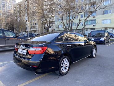 Toyota: Toyota Camry: 2.5 l | 2014 il Sedan — 6