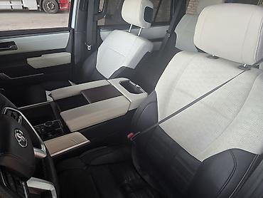 subaru ou: Toyota Sequoia: 2024 г., Гибрид, Внедорожник — 7