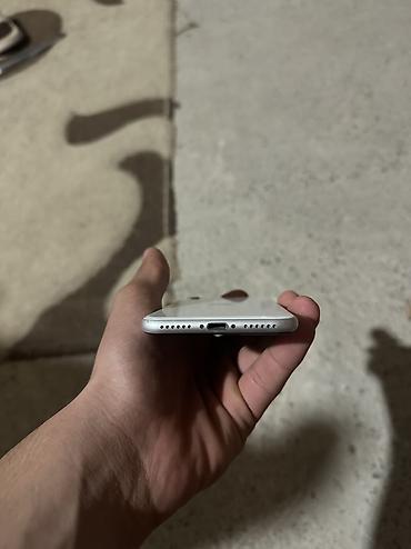 Apple iPhone: IPhone SE 2020, 64 GB — 5