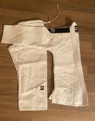 Əlcəklər: Green Hiil judo kimono

185 razmer 
Teze kimono