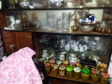 Ev üçün digər mebel: Açılan, Düz dolab, Servant