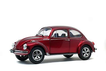 harry potter kinder figurice: 🚗 Volkswagen Beetle 1303 1974 – Metallic Red – 1:18 Die Cast Solido — 1