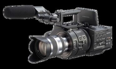 цифровая видеокамера sony hdr cx240e: Sony FS-700R прошита под 4К, состояние идеальное. В комплекте камера