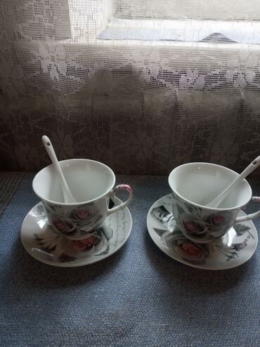 чайные чашки: Чайная пара (нежный фарфор) есть скол не заметный на одной чашке