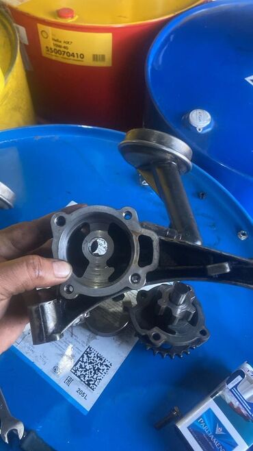 Двигатели, моторы и ГБЦ: Масляный насос двигателя внутреннего сгорания. Механизм с шестерней — 9