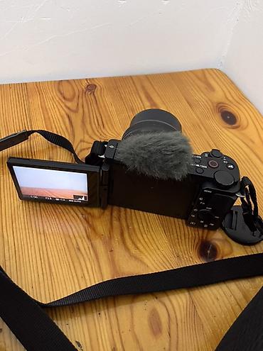 Фотоаппараты: Продам камеру Sony ZV E 10 цена: 45 000c вместе штативом (цена — 6