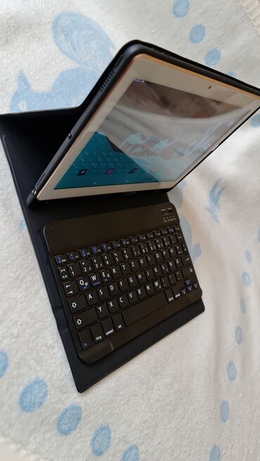 Tableti: Tanlet sa 2 sim karticebi blutut tastaturo I maskom kao nov nema mane — 5