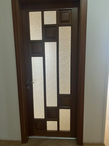 işləmiş taxtalar: Dort edati, ala vaziyatdadi, bir 150 m