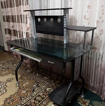 Компьютерные столы: Компьютерный стол, Б/у, С полками — 2
