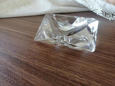 Kristal dekorativ prizma – masaüstü aksesuar - Material: şəffaf bərk lalafo.az -da Kristal dekorativ prizma – masaüstü aksesuar - Material: şəffaf bərk