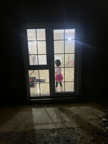 Plastik pəncərələr: Ağ rəngli plastik pəncərəler 1kv 55 manat
qapılar 90 manat — 4