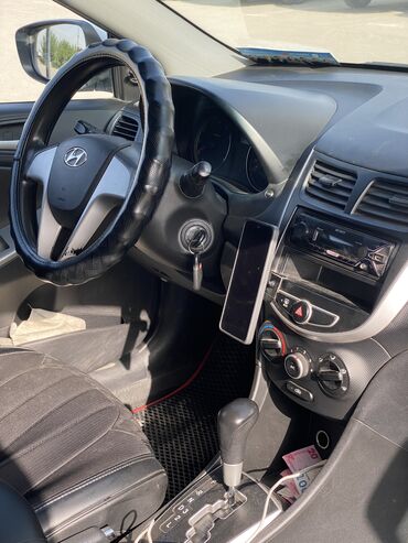 Hyundai: Hyundai Solaris: 2013 г., 1.6 л, Автомат, Бензин, Седан — 11