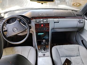 Mercedes-Benz: Mercedes-Benz E-Class: 2.3 l | 1997 il Sedan — 9