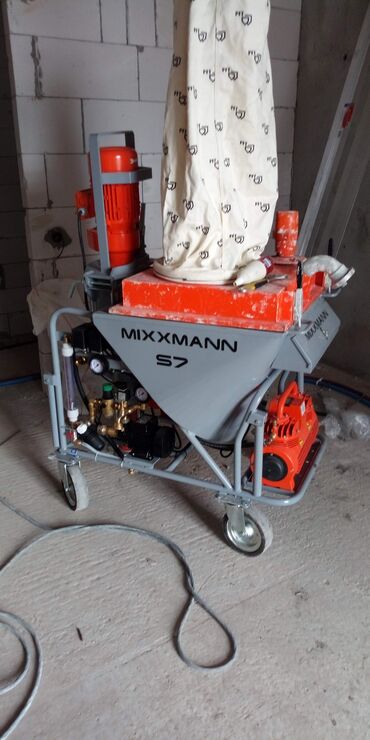 Metal məhsulları: Sənaye suvaq maşını "Mixxmann S7" modeli ilə təqdim olunur. Bu maşın