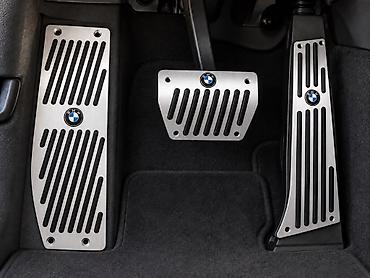 kredit bmw: BMW üçün pedal üzlükləri dəsti — 3 ədəd BMW loqolu, gümüşü səthli və — 2