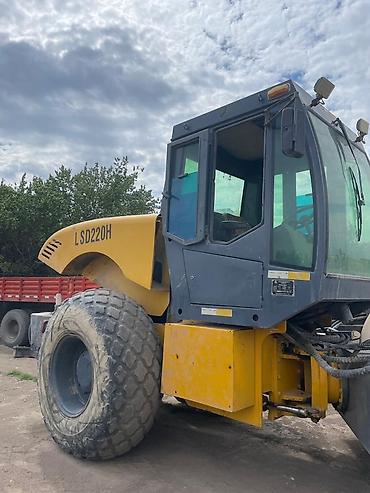 Катки: Дорожный катка, виброкатка Sinomach LSS2502 Год выпуска: 2015 Цена — 3