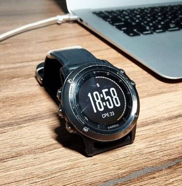 Garmin: Garmin Fenix 3HR Золотая классика триатлетов. На данный момент очень