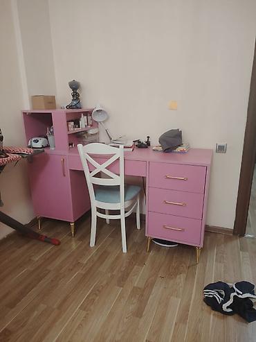 dirnaq masa: Təzə dırnaq masası satılır. 500 azn alınıb 250 azn satılır. təp — 1