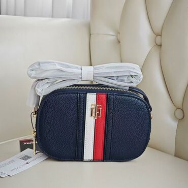 чемоданы бишкек дордой цены: Классикалык сумка, Tommy Hilfiger, Материалы: Жасалма булгаары, Катуу конструкция, Сыдырмалуу, Материалы жуулат, Аялдарга, Жаңы