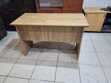 Ofis masaları: Ofis masalari yenidir.yazi masalari uzunluq 120 sm eni 60 sm hundurluk — 11
