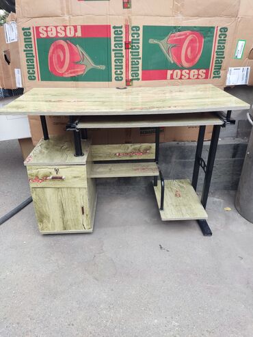 кресло офисной: Компьютердик үстөлү, Текчелери бар