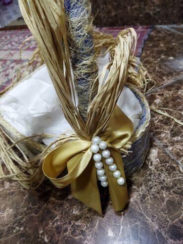 Xonçalar: Sebetlerin herbiri 5 azn Qırmızı üreyli qutu 70 azn alınıb 20 azn -da lalafo.az — 7 Xonçalar: Sebetlerin herbiri 5 azn Qırmızı üreyli qutu 70 azn alınıb 20 azn — 7