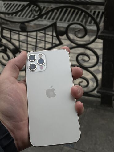 айфон алам: IPhone 12 Pro, Б/у, 256 ГБ, Matte Gold, Чехол, Защитное стекло, 80 %