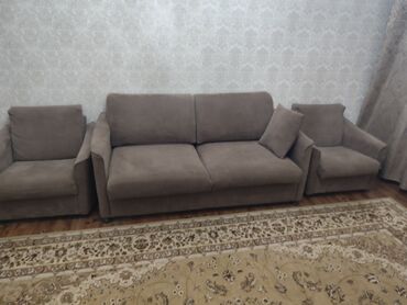 раскладной диван с двумя креслами: Продам диван с двумя креслом . ковер 2 на 3 3000 с . и 1'5 на 2:40