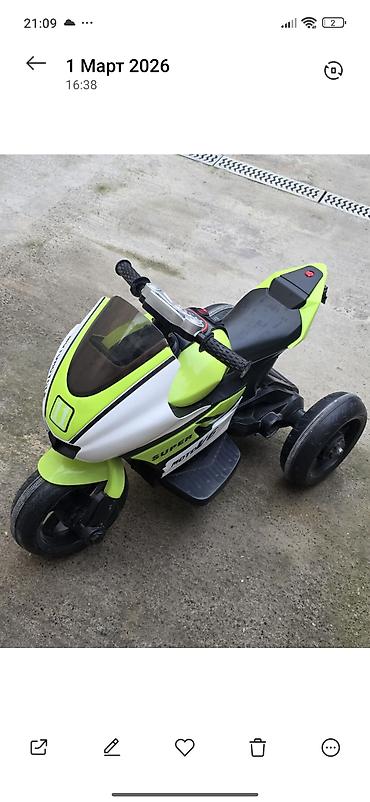 yamaha r3: Uşaq üçün elektrikli üçtəkərli motosiklet - Model üzərində yazılar — 1