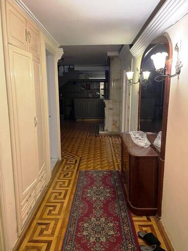 Uzunmüddətli kirayə mənzillər: Rəşid Behbudov küçəsində 5 mərtəbəli binanın 4 cü mərtəbəsi ümumi — 8