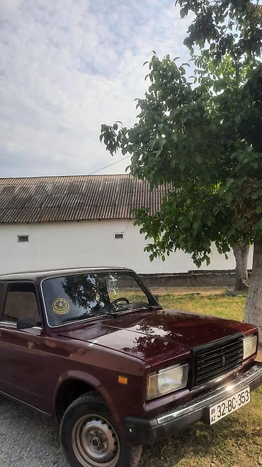 VAZ (LADA): VAZ 2107 – tünd albalı rəngdə sedan Texniki və dizayn xüsusiyyətləri — 3