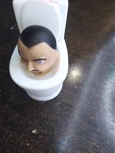 Подарки и сувениры: Игрушка‑прикол «Голова в унитазе» - Настольная фигурка в виде at lalafo.kg — 1 Подарки и сувениры: Игрушка‑прикол «Голова в унитазе» - Настольная фигурка в виде — 1