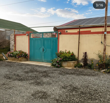 Həyət evləri və villaların satışı: Həyət evi – bütöv həyətli, darvazalı - Həyətyanı sahə: daş döşəməli — 1