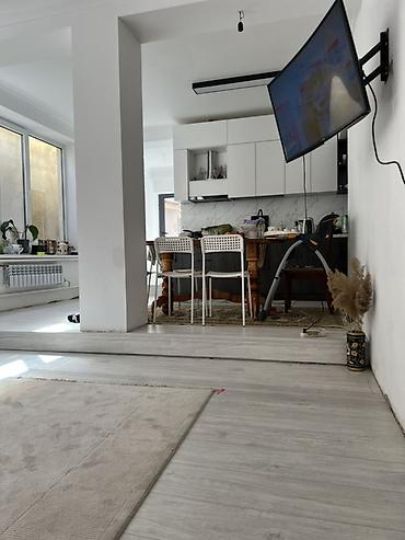 Продажа полдома: Продаю уютное пространство для большой и дружной семьи. Если вашего — 4