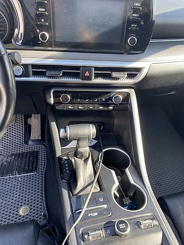 Другие детали салона: Kia K5 — интерьер и оснащение - Центральная консоль с селектором — 2