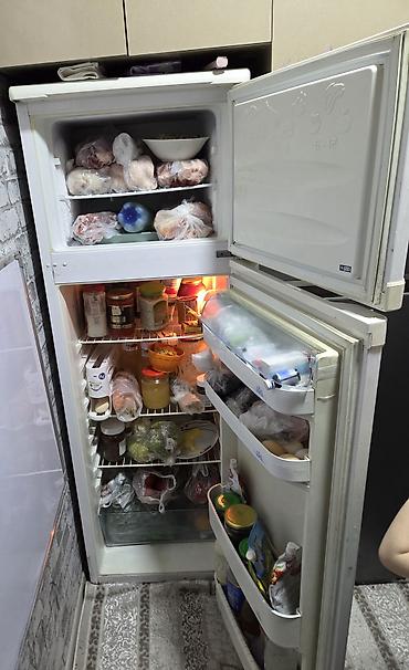 Soyuducular: İki qapılı məişət soyuducusu - Üst hissədə ayrıca dondurucu bölmə — 2