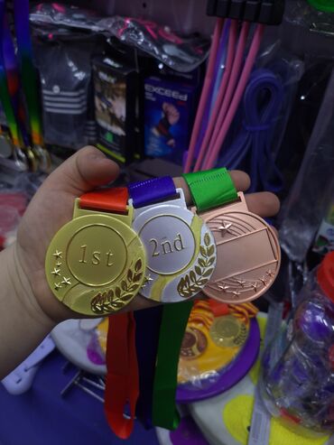 Значки, ордена и медали: Медали — 11