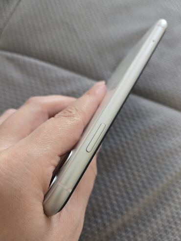 mikro qulaqliq: IPhone 11, Белый, Face ID