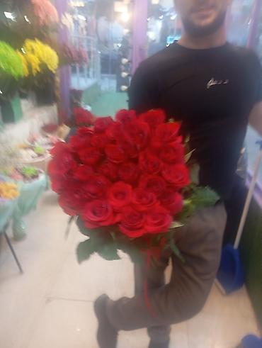 101 gul: 101 Roza🌹120₼ 60 sant - Qırmızı qızılgül buketi: sıx və həcimli — 2