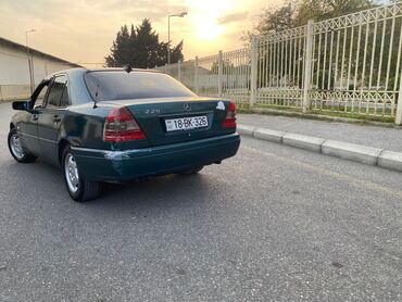 Mercedes-Benz: Mercedes-Benz 220: 2.2 l | 1995 il — 4