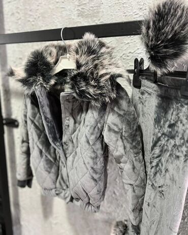 Kompleti: Toplo postavljene plišane trenerkice za devojčice u kompletu sa rajfom — 7