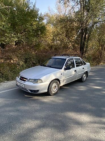 джипы 200000 сом: Автомобиль седан, серебристый цвет. Основные особенности: - Кузов — 1