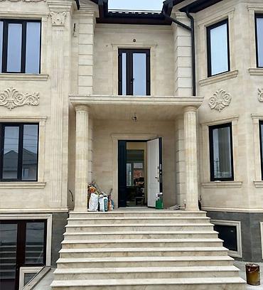 Ремонт под ключ: Современный интерьер с дизайнерским освещением и встроенными решениями — 16