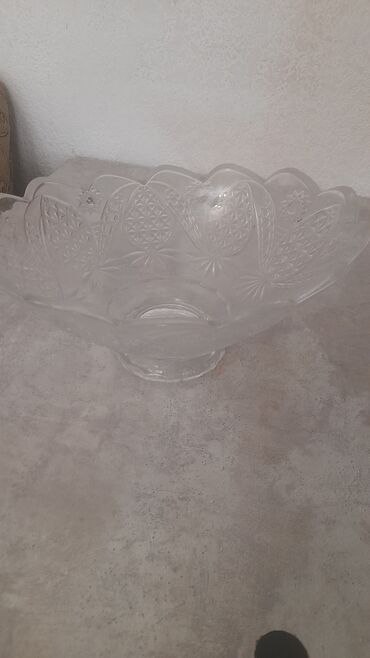 посуда бу: Фруктовница 
посуда под фрукты стекло 
в наличии 2 штуки 
ваза