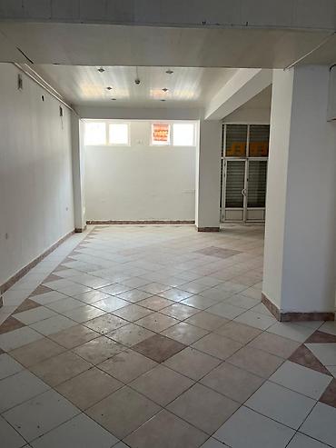 memar ecemi: 20 Yanvar metrosuna qalxan yolda, Əcəmi metrosuna yaxin, insanlarin — 10