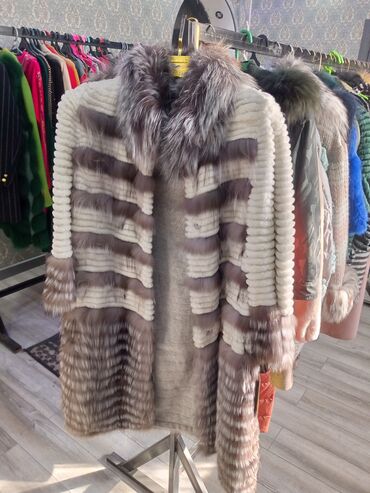 Шубы: Женские изделия из меха с поперечной полосой - Варианты — 9
