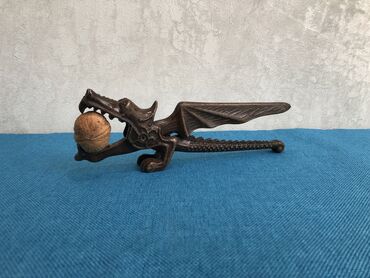 Sikkələr: 2 ci sekil. 10 manat 
3 ci sekil. 25 manat 
4 ci sekil. 30 manat — 15