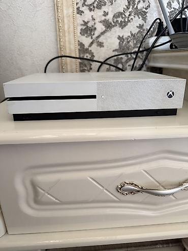 game xbox: Игровая консоль Microsoft Xbox One S (белая) с дисководом — 4