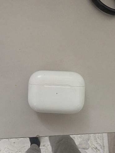 Уюлдук телефондор үчүн аксессуарлар: Airpods оригинал брали в Asia store. одно ухо отсутствует. любые — 2