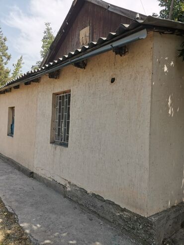 Долгосрочная аренда домов: 60 м², 3 комнаты, Парковка, Сарай, Забор, огорожен